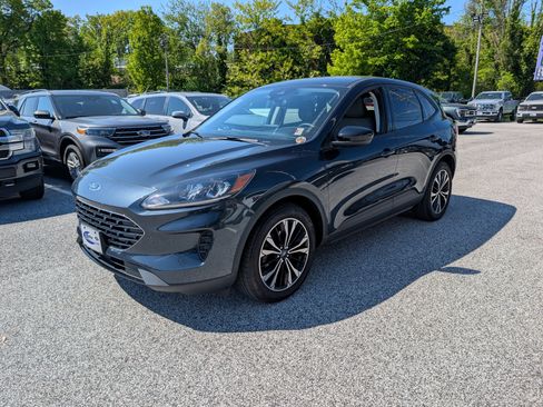 Certified 2022 Ford Escape SE w/ SE Sport Appearance Package FWD image 2