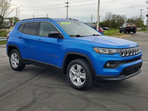 Used 2022 Jeep Compass Latitude AWD/4WD image 2