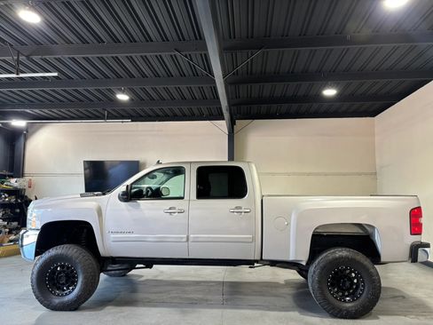 Used 2007 Chevrolet Silverado 2500 LTZ w/ Safety Package AWD/4WD image 5