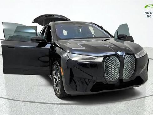 Used 2024 BMW iX xDrive50 w/ Sport Package AWD/4WD image 12