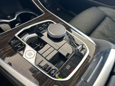 Used 2025 BMW X7 xDrive40i image 71