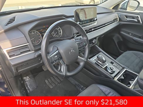 Used 2022 Mitsubishi Outlander SE image 24
