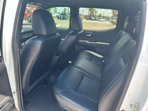 Used 2021 Toyota Tacoma TRD Off-Road w/ TRD Premium Off Road Package AWD/4WD image 16