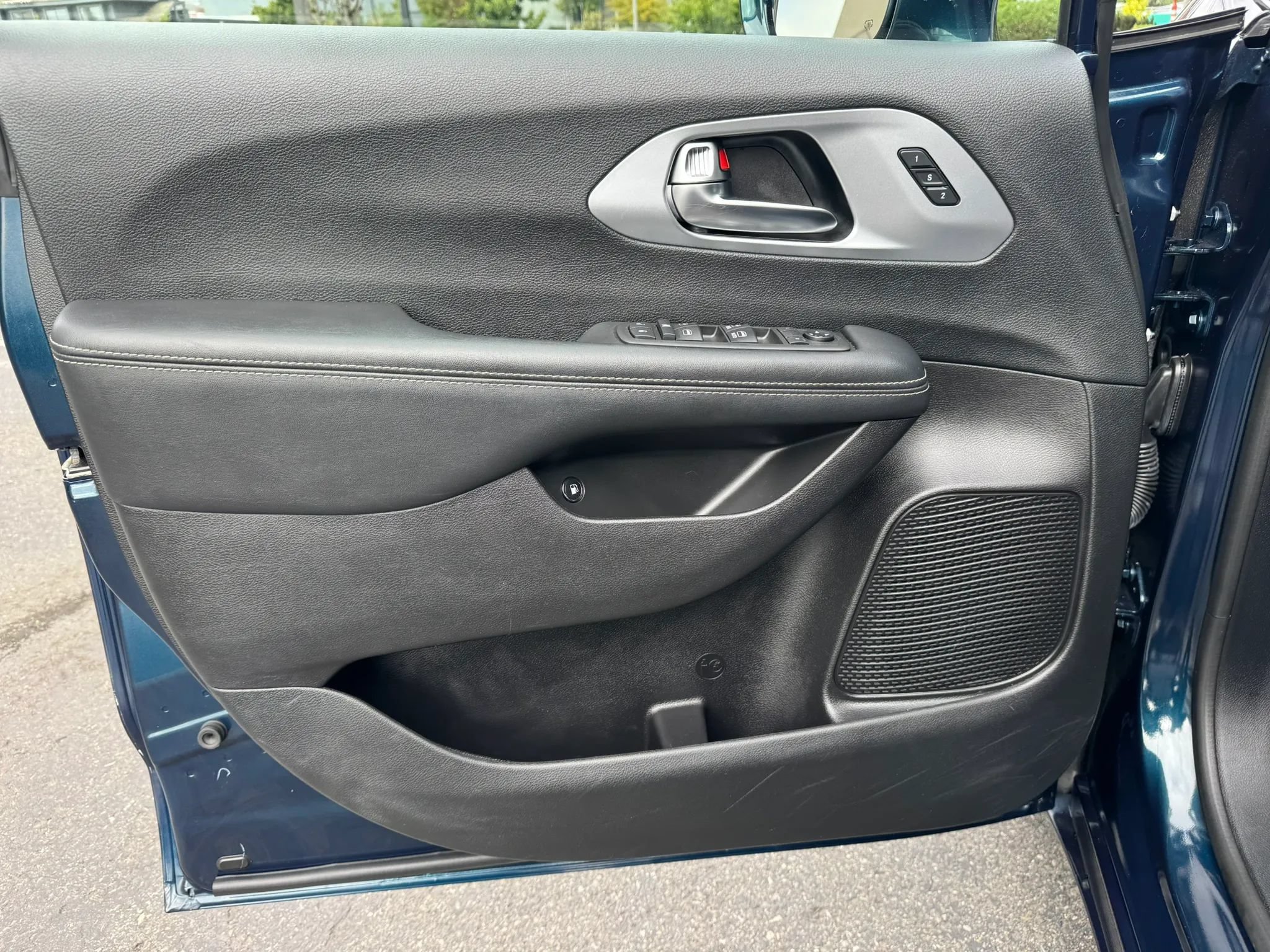 Used 2021 Chrysler Pacifica Touring-L w/ S Appearance Package FWD image 41