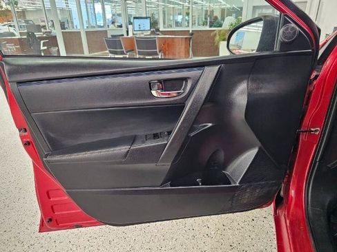 Used 2018 Toyota Corolla SE FWD image 23