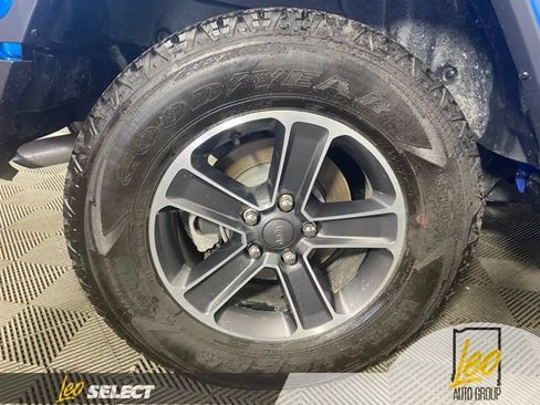 Used 2023 Jeep Wrangler Unlimited Sahara AWD/4WD image 24