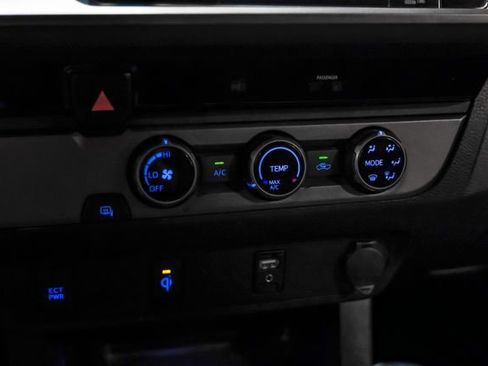 Used 2016 Toyota Tacoma TRD Sport w/ Towing Package image 29