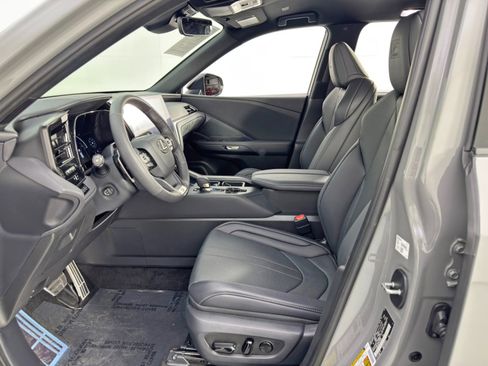 Used 2025 Lexus TX 500h AWD w/ Technology Package image 16
