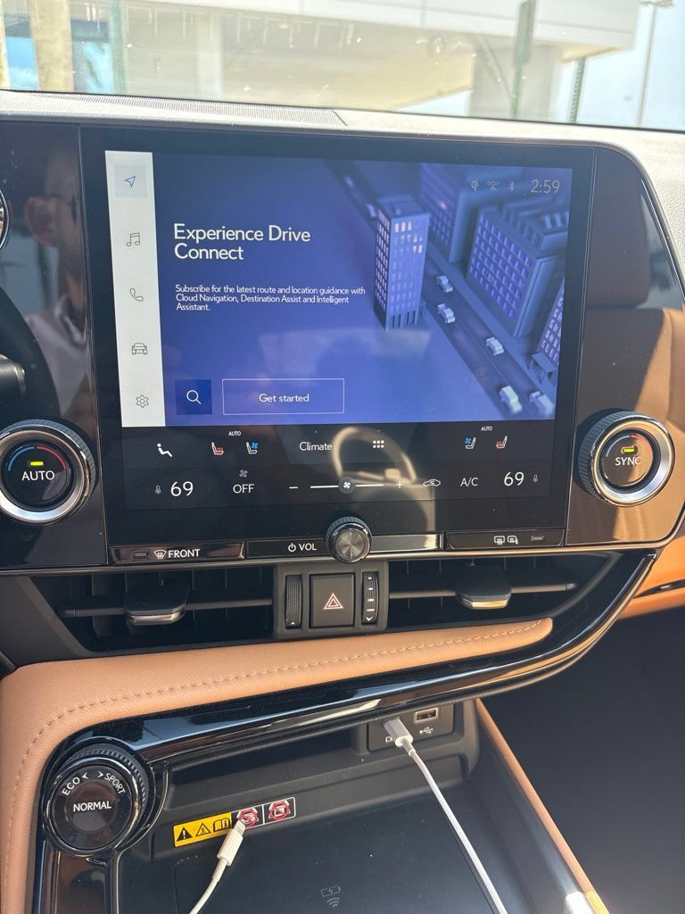 Certified 2025 Lexus NX 250 FWD w/ Towing Package (2000 Lbs) image 4