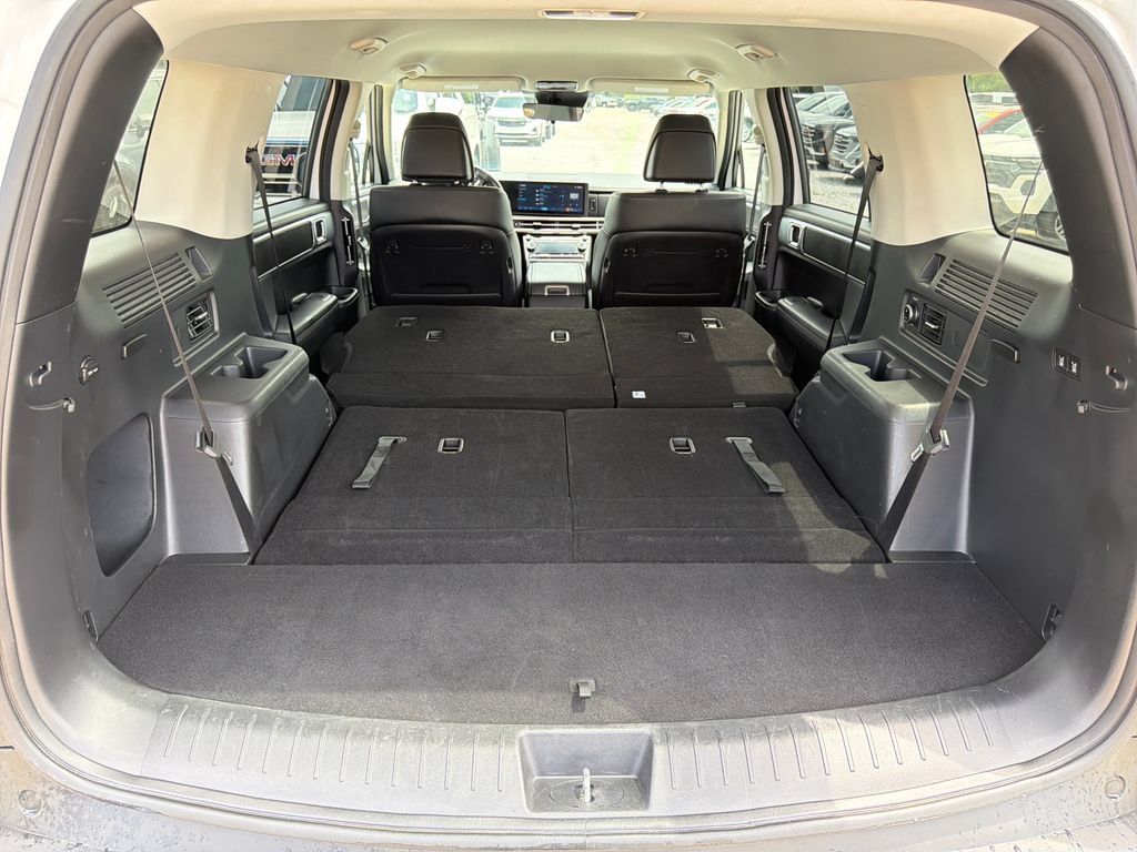 Used 2025 Hyundai Santa Fe SEL FWD image 32