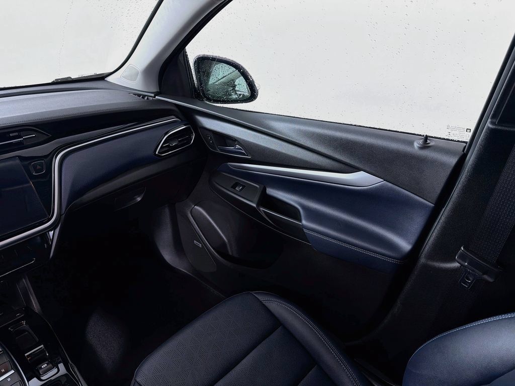 Used 2023 Chevrolet Bolt EUV Premier w/ Sun & Sound Package FWD image 24