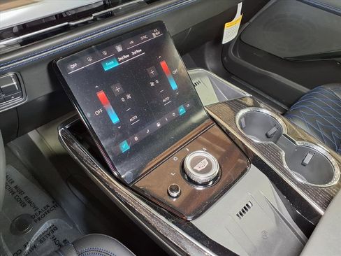 Used 2026 Cadillac Escalade IQL Luxury image 19