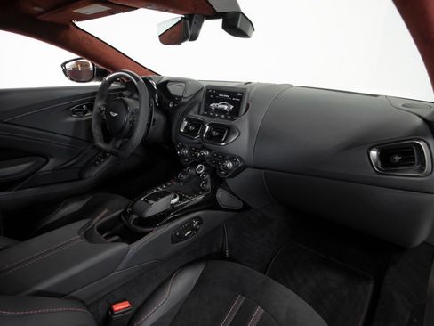 Used 2022 Aston Martin V8 Vantage Coupe image 45