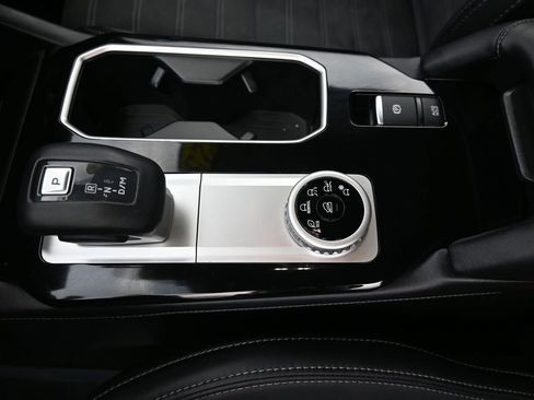 Used 2025 Mitsubishi Outlander SE image 14