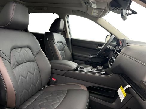 New 2026 Nissan Pathfinder Platinum w/ Cargo Package image 15