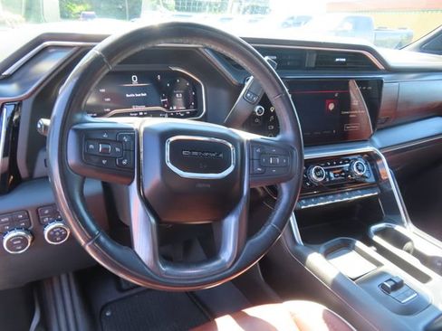 Used 2024 GMC Sierra 3500 Denali Ultimate AWD/4WD image 17