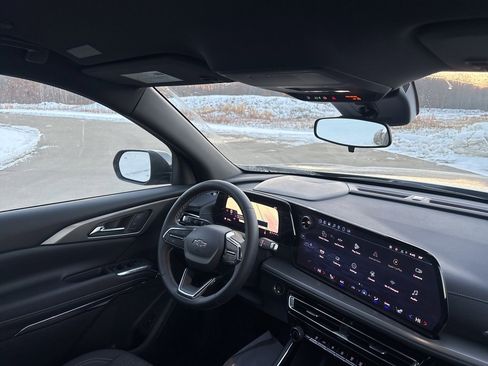 New 2025 Chevrolet Traverse LT w/ Midnight/Sport Edition image 38