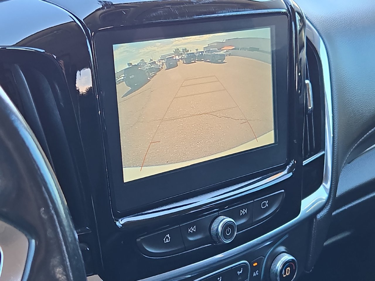 Used 2019 Chevrolet Traverse LT FWD image 24