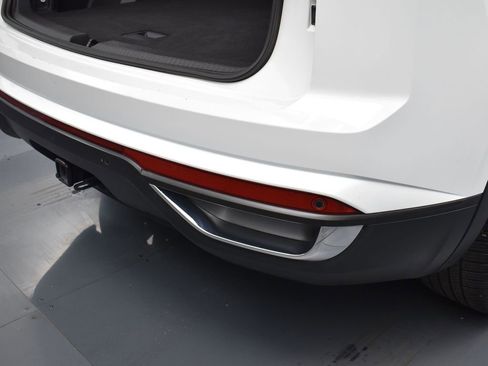 Used 2024 Volkswagen Atlas Cross Sport SE image 34