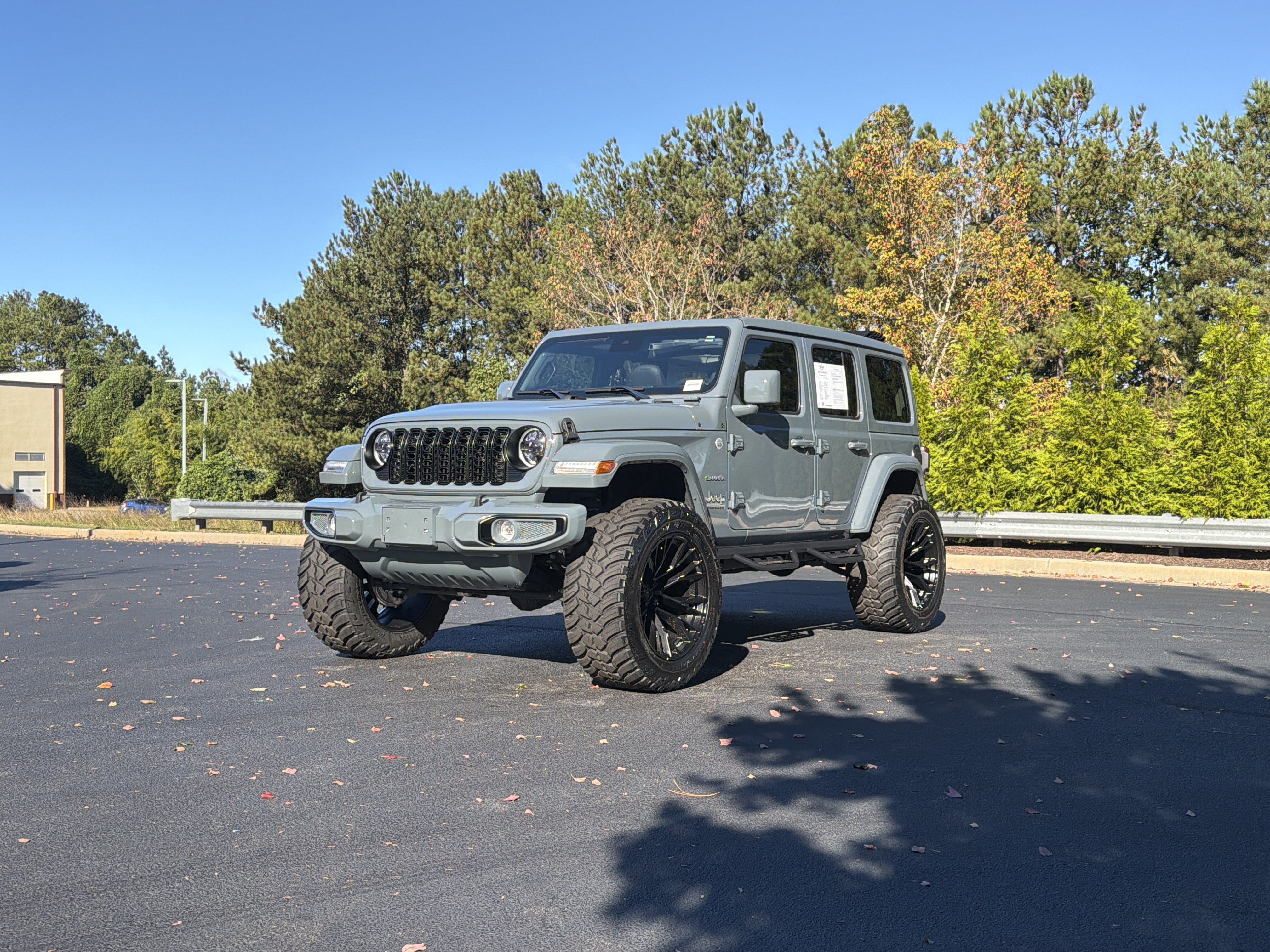 Used 2024 Jeep Wrangler Unlimited Sahara AWD/4WD image 13