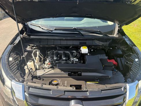 Used 2025 Nissan Pathfinder SV FWD image 8