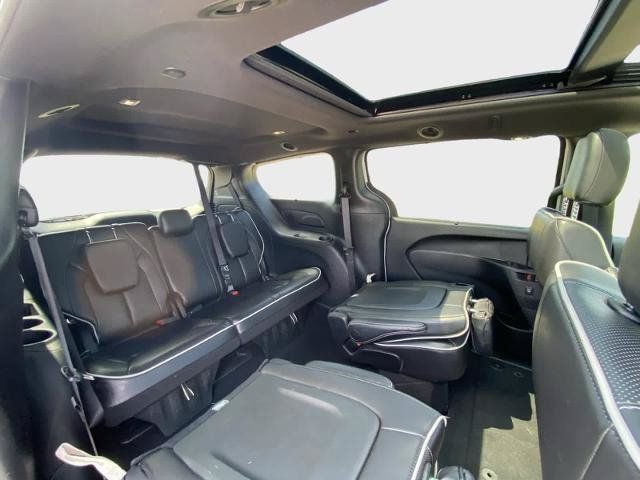 Used 2025 Chrysler Pacifica Limited FWD image 16