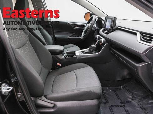 Used 2021 Toyota RAV4 XLE AWD/4WD image 23
