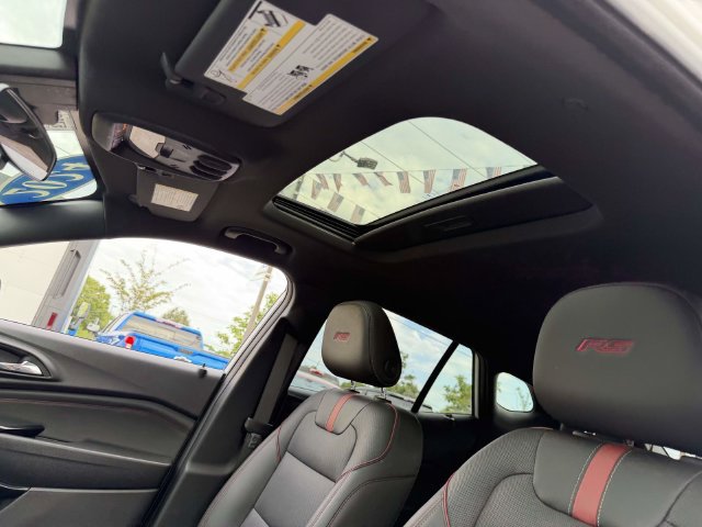 Certified 2024 Chevrolet Trax RS w/ Sunroof Package FWD image 14
