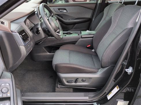 Used 2021 Nissan Rogue SV image 14