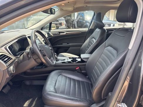 Used 2016 Ford Fusion SE w/ Equipment Group 202A FWD image 9