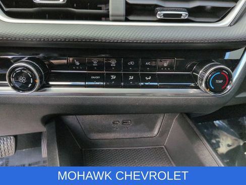 Used 2025 Chevrolet Equinox LT AWD/4WD image 19