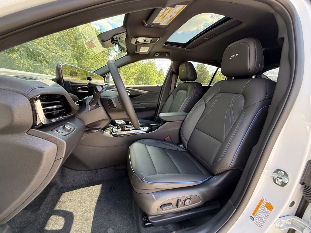 New 2026 Buick Envista Sport Touring w/ Convenience I Package FWD image 5
