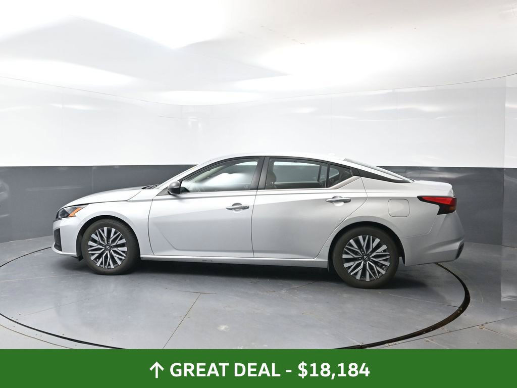 Used 2024 Nissan Altima 2.5 SV FWD image 10