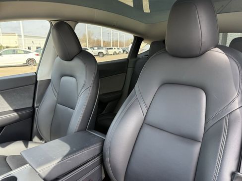 Used 2021 Tesla Model Y Long Range image 25