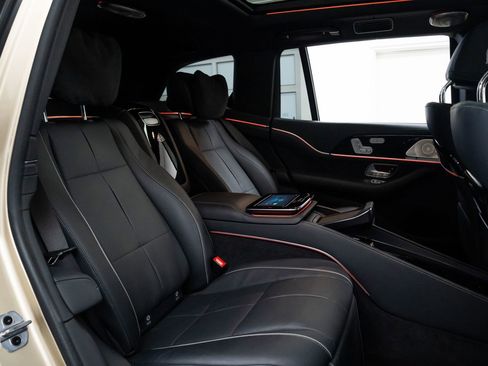 Used 2023 Mercedes-Benz Maybach GLS 600 4MATIC image 25