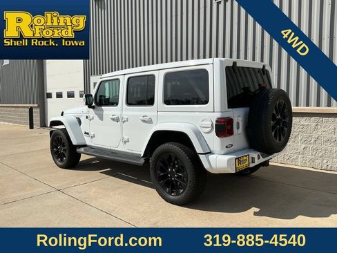 Used 2023 Jeep Wrangler Unlimited Sahara AWD/4WD image 3