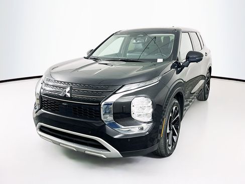 Used 2024 Mitsubishi Outlander SE image 3