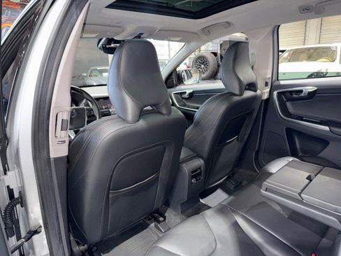 Used 2017 Volvo XC60 T6 Dynamic w/ Climate Package image 11