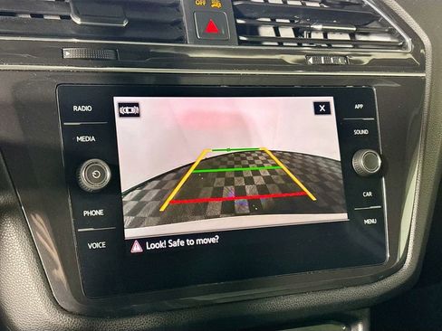 Certified 2022 Volkswagen Tiguan SE image 17