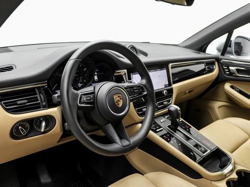 Used 2024 Porsche Macan AWD/4WD image 9