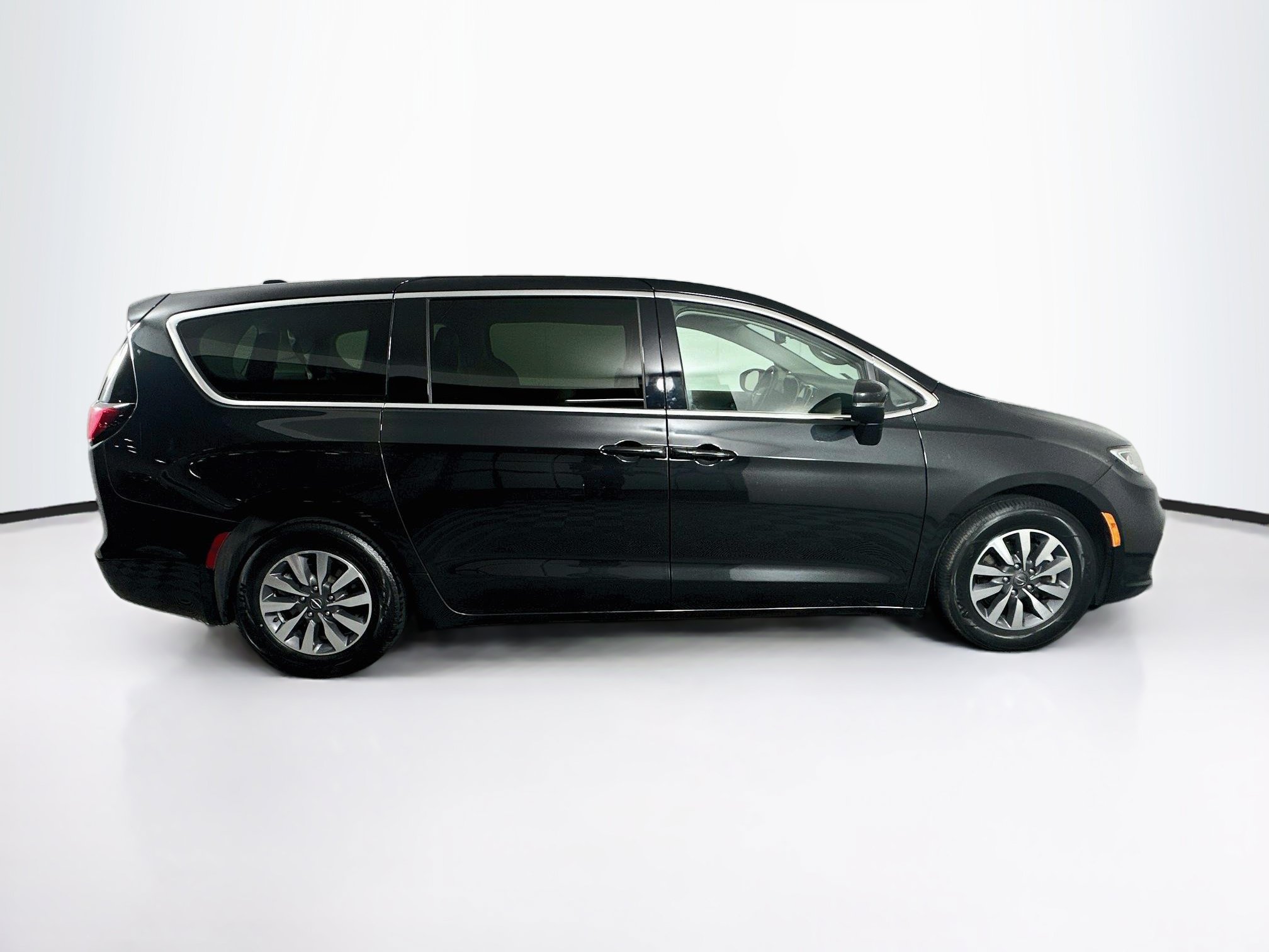 Used 2023 Chrysler Pacifica Touring-L FWD image 10
