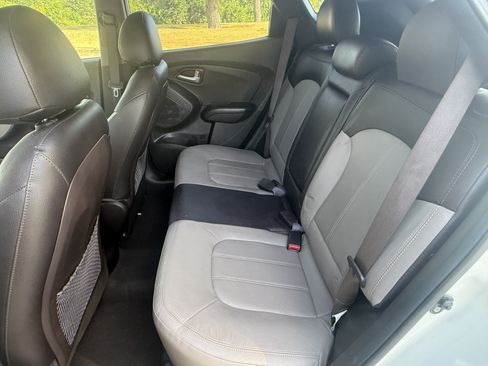 Used 2012 Hyundai Tucson Limited w/ Premium Pkg FWD image 11