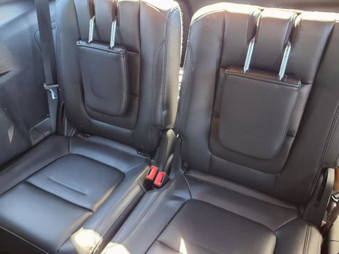 Used 2017 Ford Explorer XLT w/ Equipment Group 202A image 8