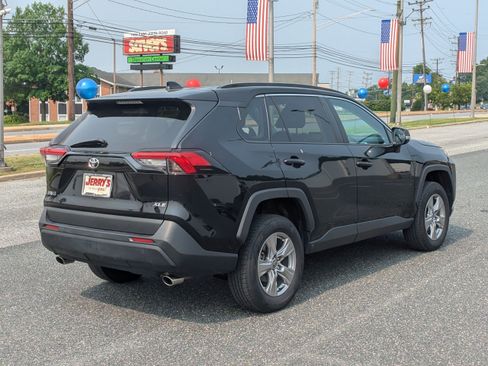 Used 2023 Toyota RAV4 XLE FWD image 7