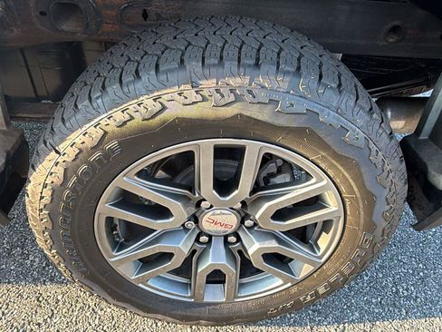 Used 2020 GMC Sierra 1500 AT4 w/ AT4 Premium Package AWD/4WD image 12