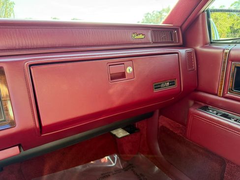 Used 1991 Cadillac De Ville Coupe image 35