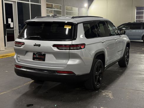 Used 2021 Jeep Grand Cherokee L Laredo image 10