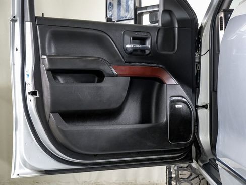 Used 2018 GMC Sierra 3500 Denali w/ Duramax Plus Package image 33