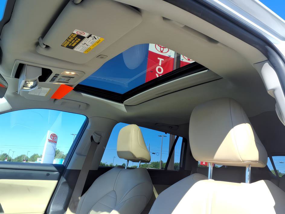 Used 2023 Toyota Highlander XLE FWD image 16