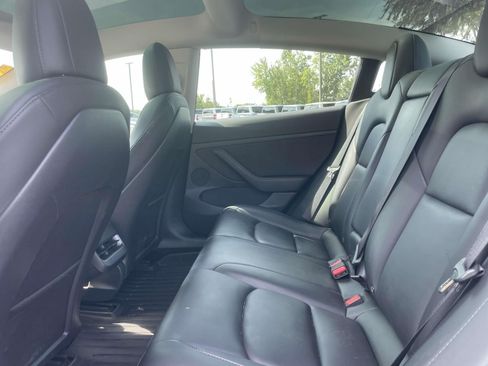 Used 2022 Tesla Model 3 Long Range AWD/4WD image 9
